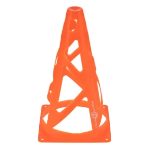 Cono de Entrenamiento 9 pulgadas naranja de 23 cm de alto, fabricado en plástico indeformable con base de 13 × 13 cm.